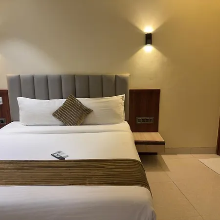 Hotel Golden Crown-3